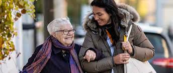 Aide à domicile avec respect et bienveillance selon les principes de l’Humanitude