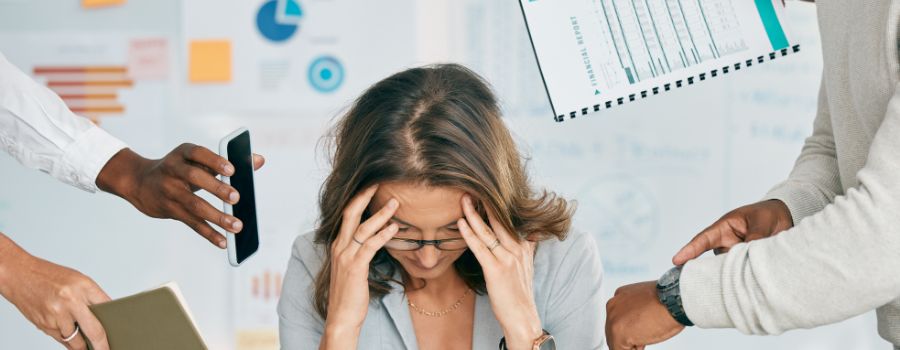"Aidants familiaux organisant planning, travail et accompagnement proche âgé"
